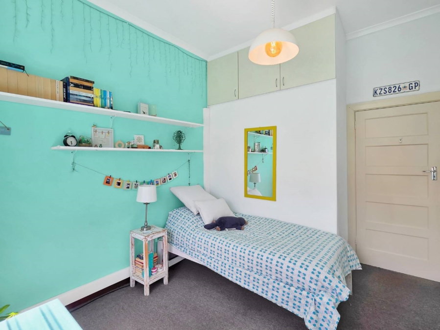 2 Bedroom Property for Sale in Vredehoek Western Cape